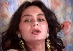 نوجوان بزرگ tit که روی کانال تلگرام فیلم سسکی تخت بازی می کند