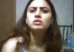 فیلم های کانال کلیپ سوپر دختر دانشجویی Slutty ، خودش را با لگد گرفتن زیر پا می کند